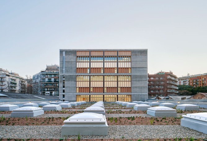 CEM Espronceda by BB Arquitectes + conxita balcells. Photograph by José Hevia.