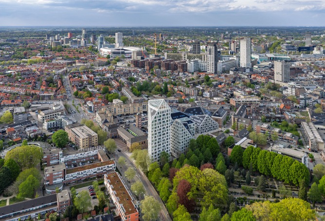 «Nieuw Bergen» por MVRDV. Fotografía por Ossip van Duivenbode.