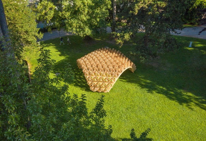 Pabellón Wicker por DJA. Fotografía por Eriks Bozis