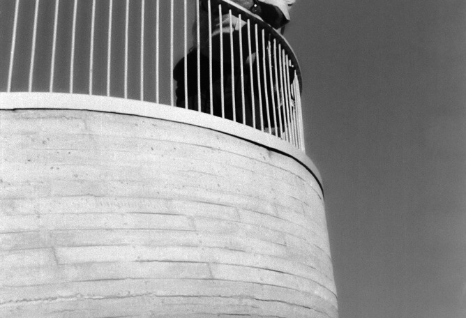 Fernando Higueras en el Hotel Las Salinas. Imagen © Fundación Fernando Higueras, cortesía Museo ICO.
