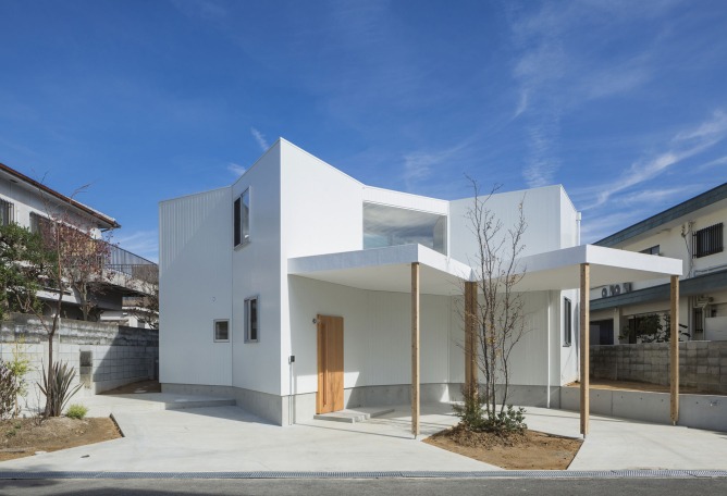 House in Hokusetsu by Tato Architects/Yo Shimada. Photograph by shinkenchiku sha.