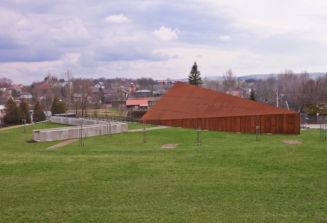 Vista exterior del Museo de la Familia Ulma por Nizio Design International. Fotografía © L.Kwartowicz. Imagen cortesía de Nizio Design International.
