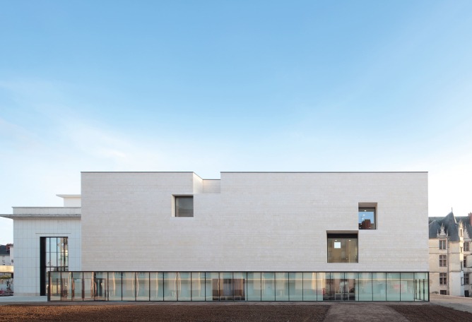 Centro de Criação Contemporânea Olivier Debré, Tours Aires Mateus e Associados (Manuel Mateus e Francisco Mateus). Fotografía por Benoit Fougeirol
