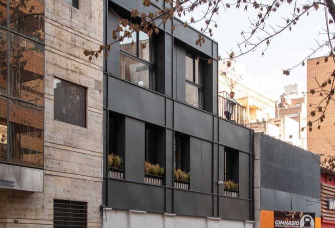Larrañaga 92 offices by PSV Arquitectura. Photograph by Gonzalo Viramonte
