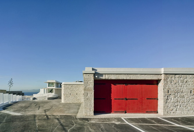 Fachada Norte. Universidad de Gibraltar por Xavier Ozores. Fotografía © David Frutos. Señala encima de la imagen para verla más grande.