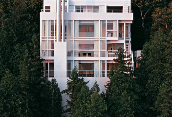Douglas House,Harbor Springs, MI. Photography © Ezra Stoller/Esto. Richard Meier & Partners. Complete Works 1963-2013. Image courtesy of TASCHEN.