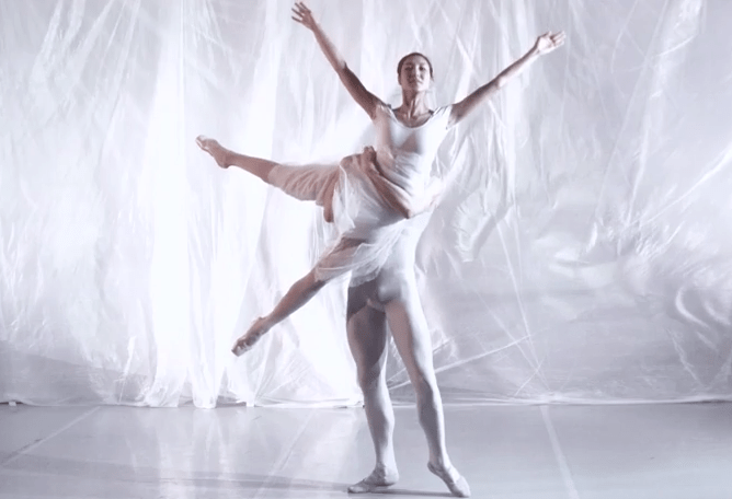 Le vent (ballet super slow motion)