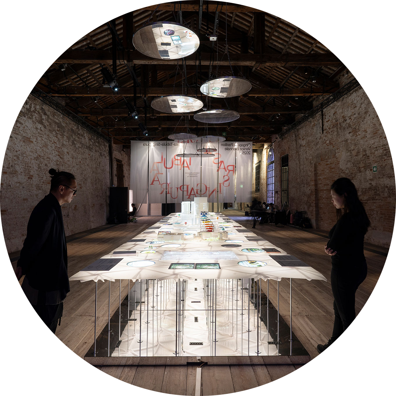Vista de la instalación del Pabellón de Singapur en la Bienal de Arquitectura de Venecia 2025. Fotografía por Giorgio Schirato Photography.