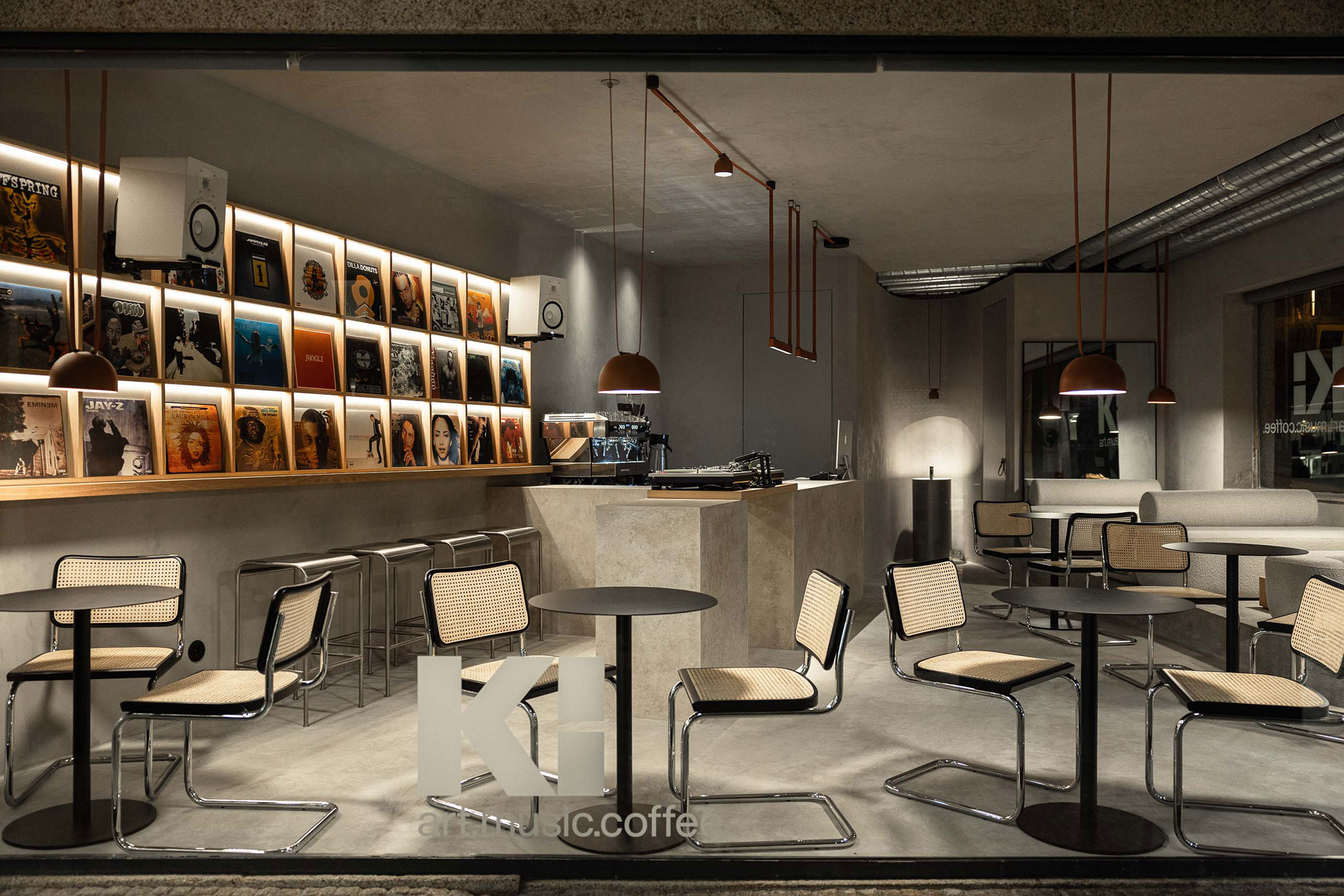 KI.art.music.coffee. by MAT Arquitetura e Interiores. Photograph by Ivo Tavares Studio
