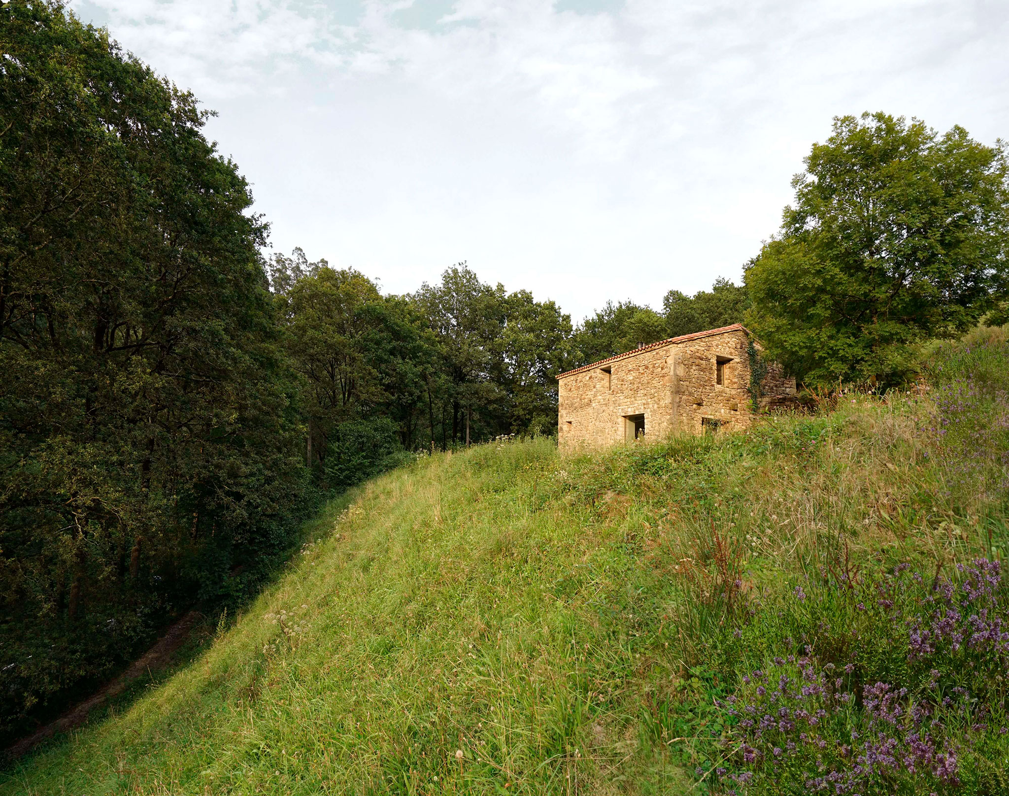 "Casa Mínima" by Estudio Mínima. Photograph by Biderbost Photo.