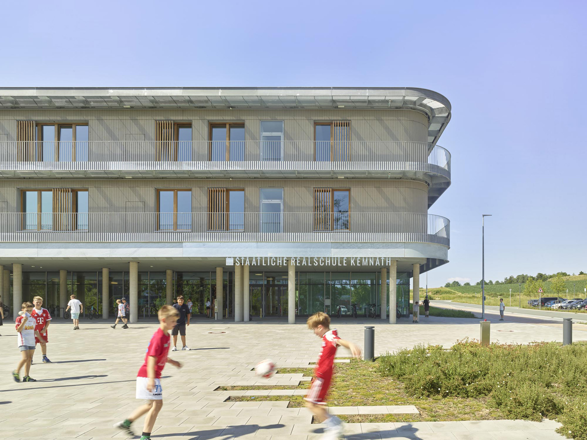 Más que una escuela. «Staatliche Realschule Kemnath» por ALN + Gutiérrez-delaFuente.