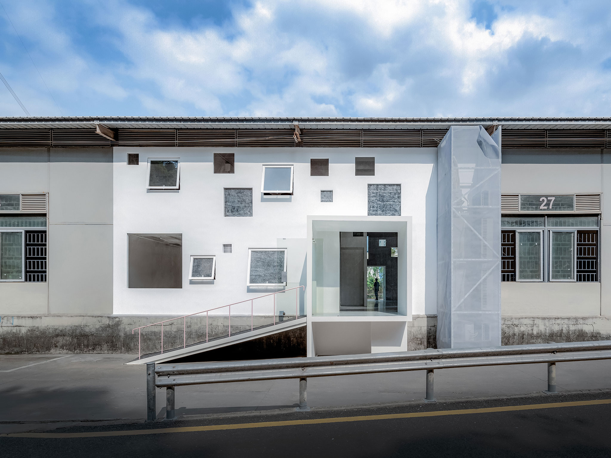 "Apelron Contemporary" by Aether Architects + Archigress. Photograph by Zhang Chao.