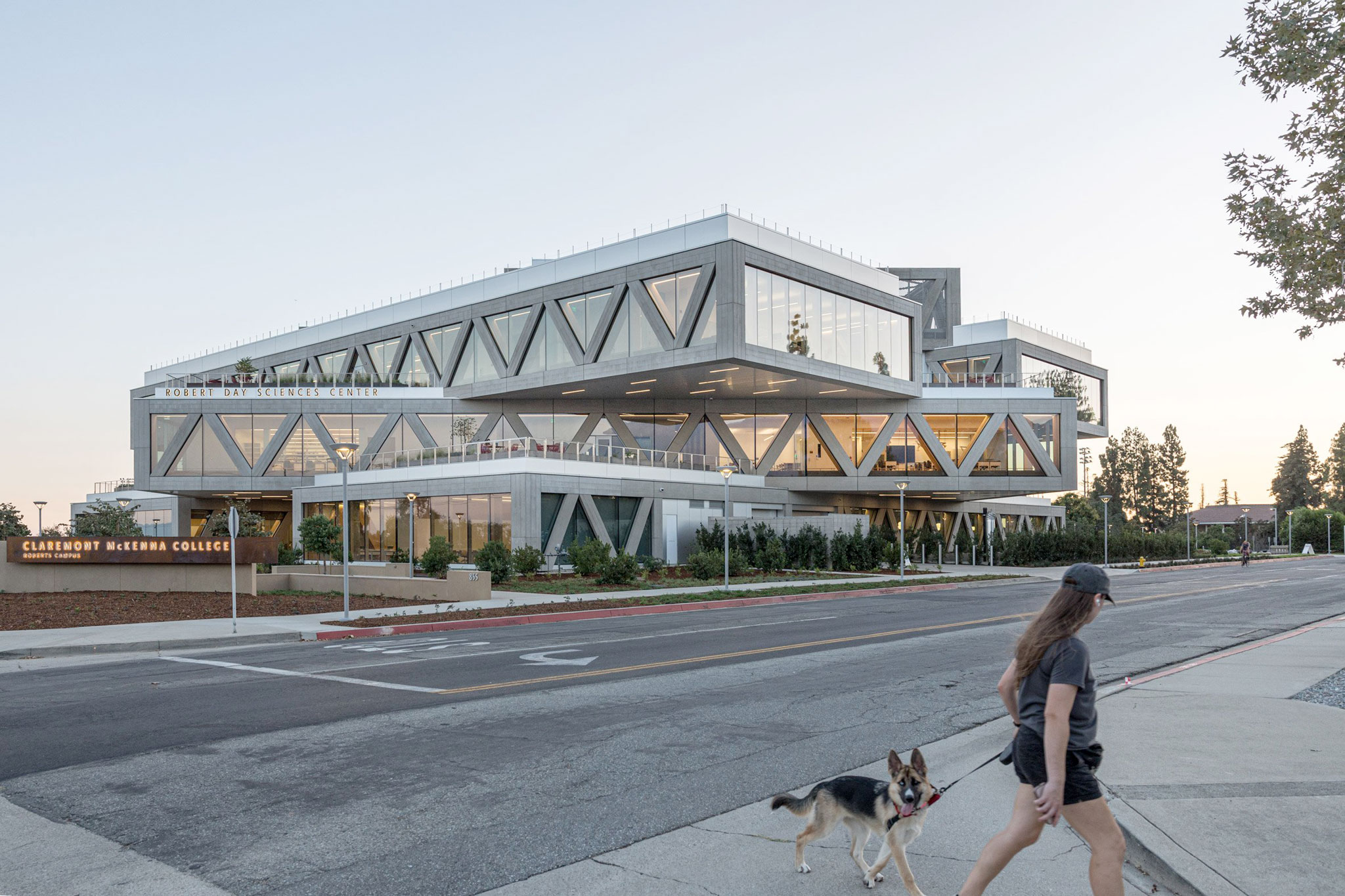 Claremont McKenna College por BIG. Fotografía por Laurian Ghinitoiu.