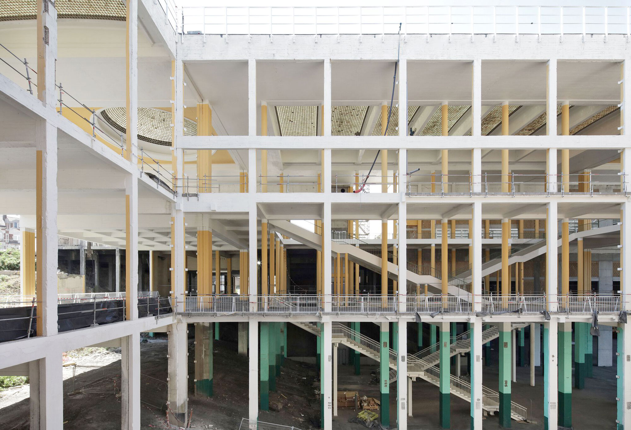 Palacio de Exposiciones de Charleroi por el architecten jan de vylder inge vinck y AgwA. Fotografía por Filip Dujardin.