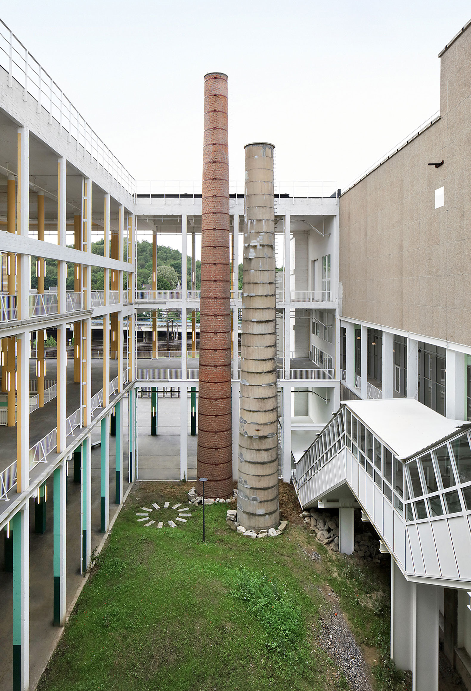 Palacio de Exposiciones de Charleroi por el architecten jan de vylder inge vinck y AgwA. Fotografía por Filip Dujardin.