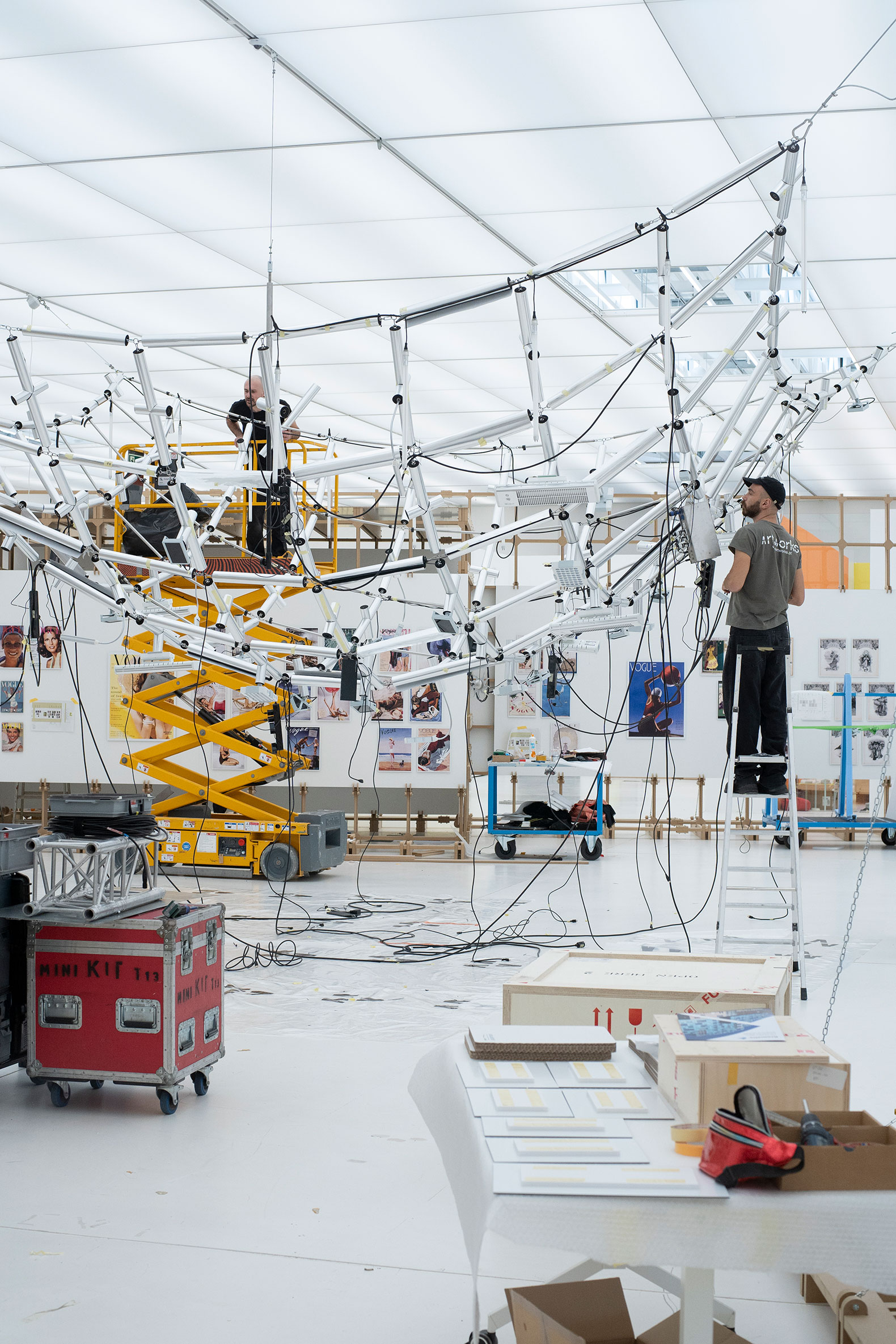 Fabrication Photos. "Have a Nice Day" by Common Accounts. Photograph courtesy by ArtWorks / Bruno Lança. 