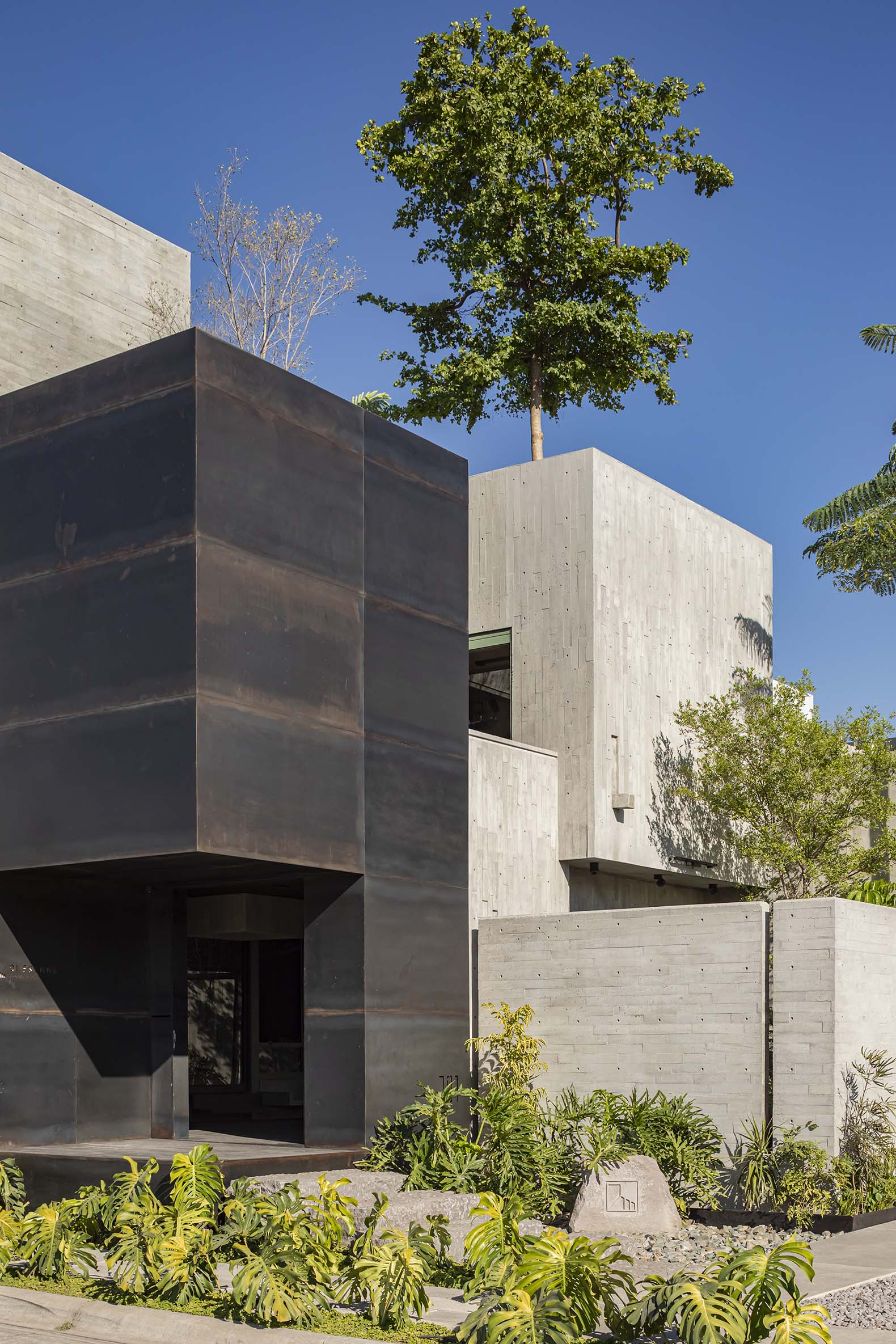 Architecture Workshop by Di Frenna Arquitectos. Photograph by Onnis Luque