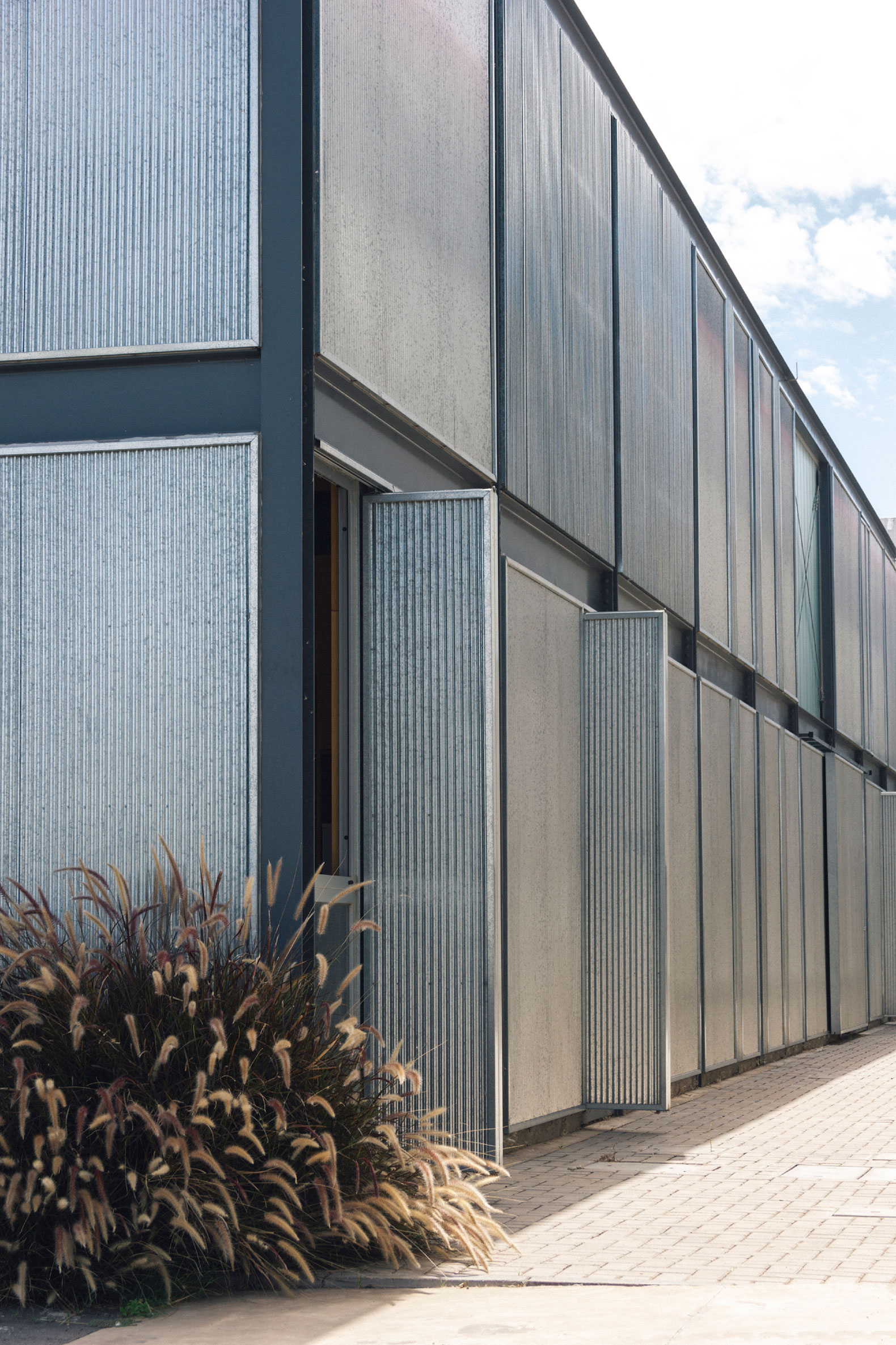 Masterplan, Offices and Multi-Activity Space (EAM) by Estudio qo + TAF. Photograph by Paraná Estudio.