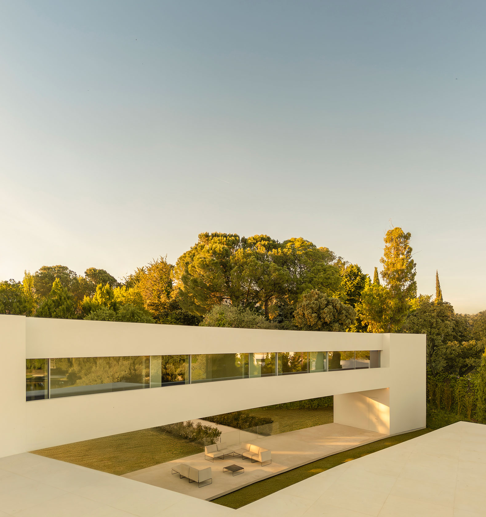 Villa Lago por Fran Silvestre Arquitectos. Fotografía de Fernando Guerra
