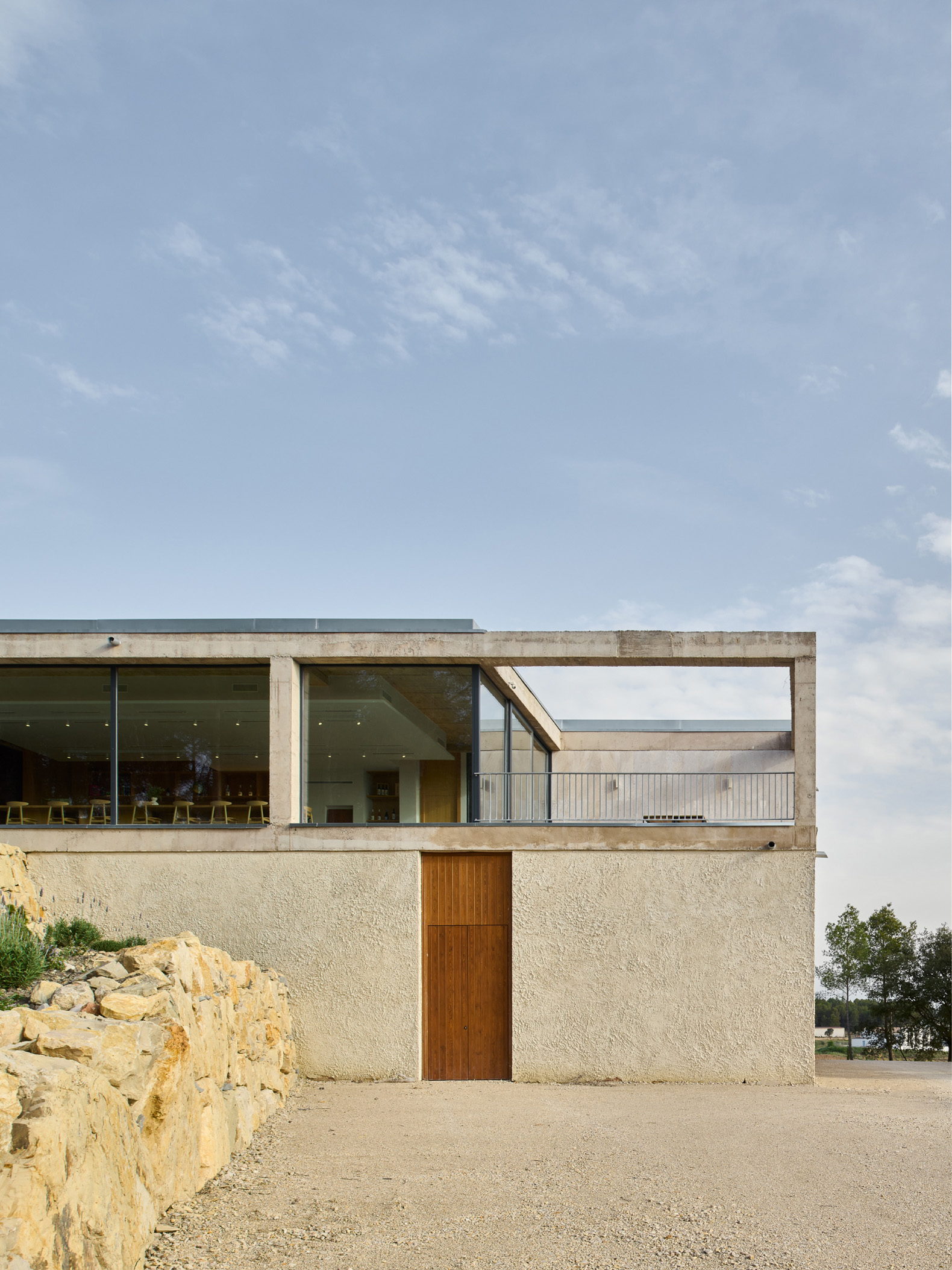 Bodega Novos por García Floquet arquitectos. Fotografía por Iñaki Bergera.