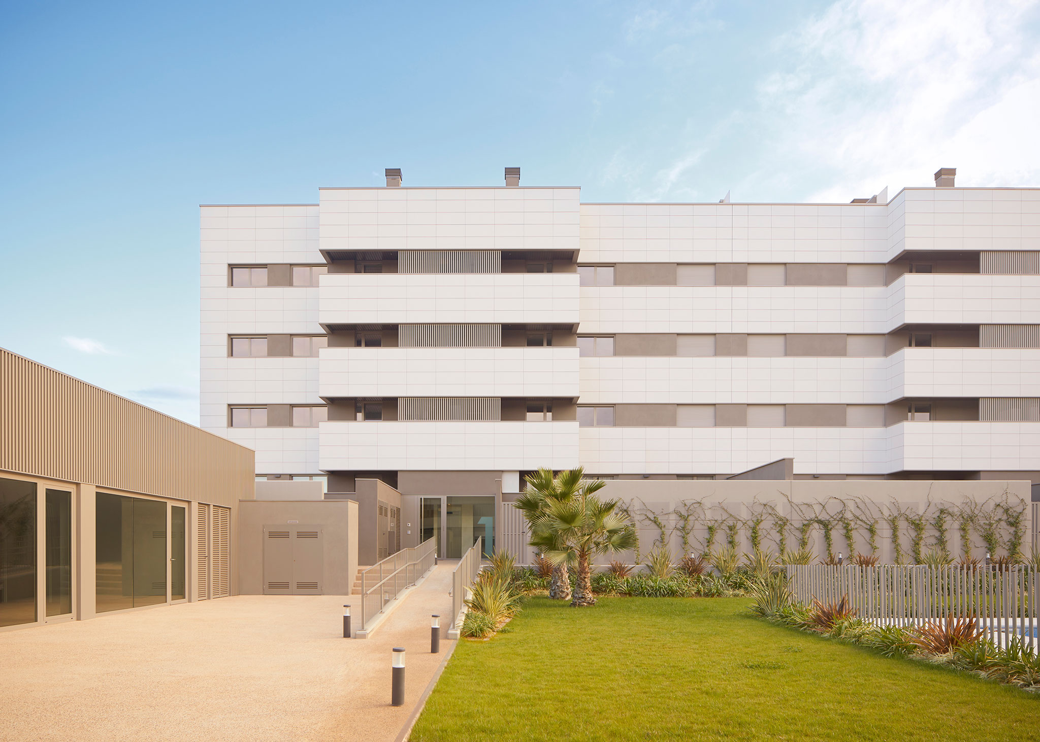 Residential Gardea in Zaragoza by Tash & Partners. Photograph by María Natali.
