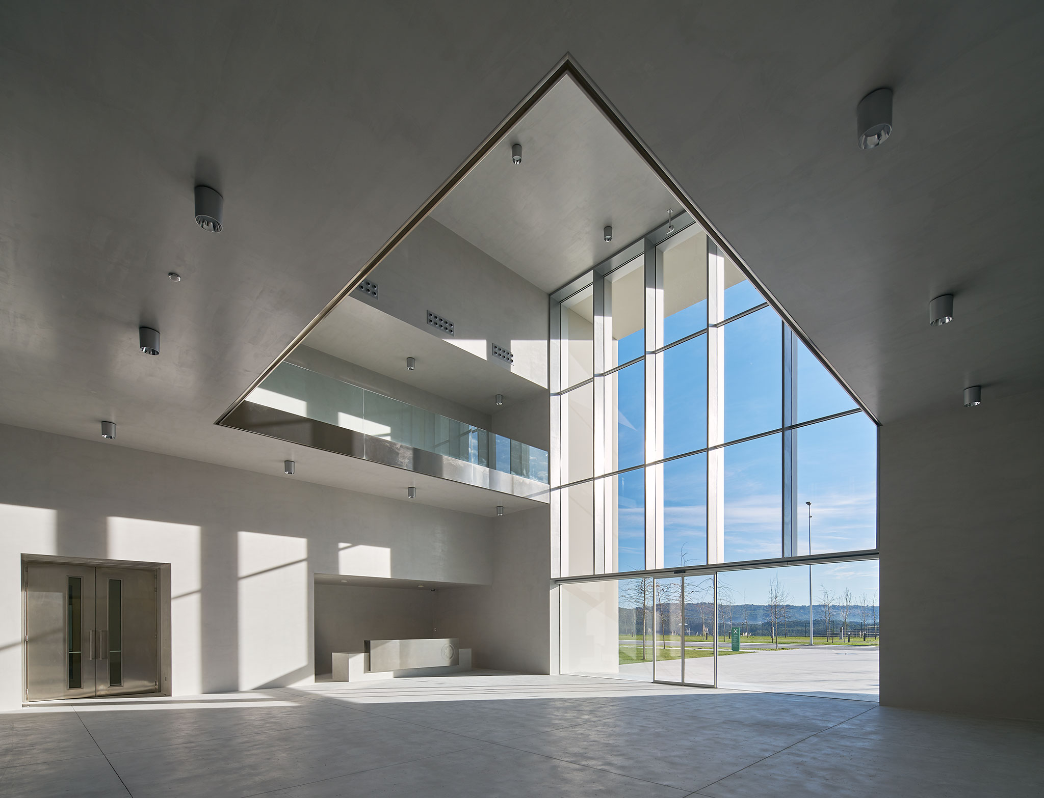 Packaging office building of the new Estrella Galicia brewery. Photograph by Alfonso Quiroga.