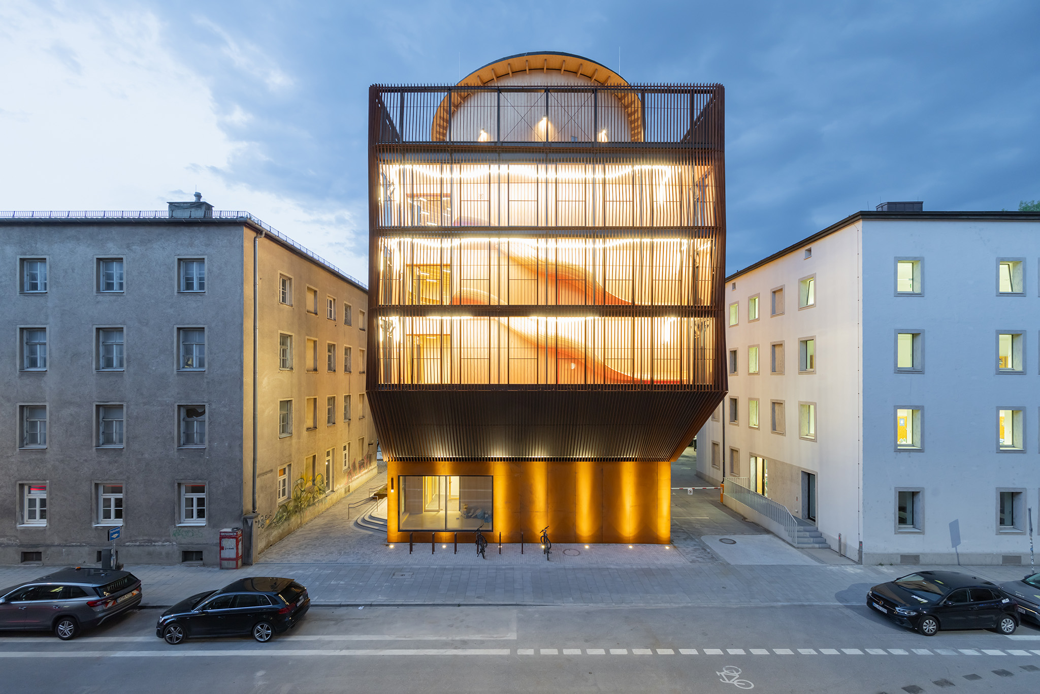 "Kinderoase an der TUM" by Kéré Architecture. Photograph by Iwan Baan.