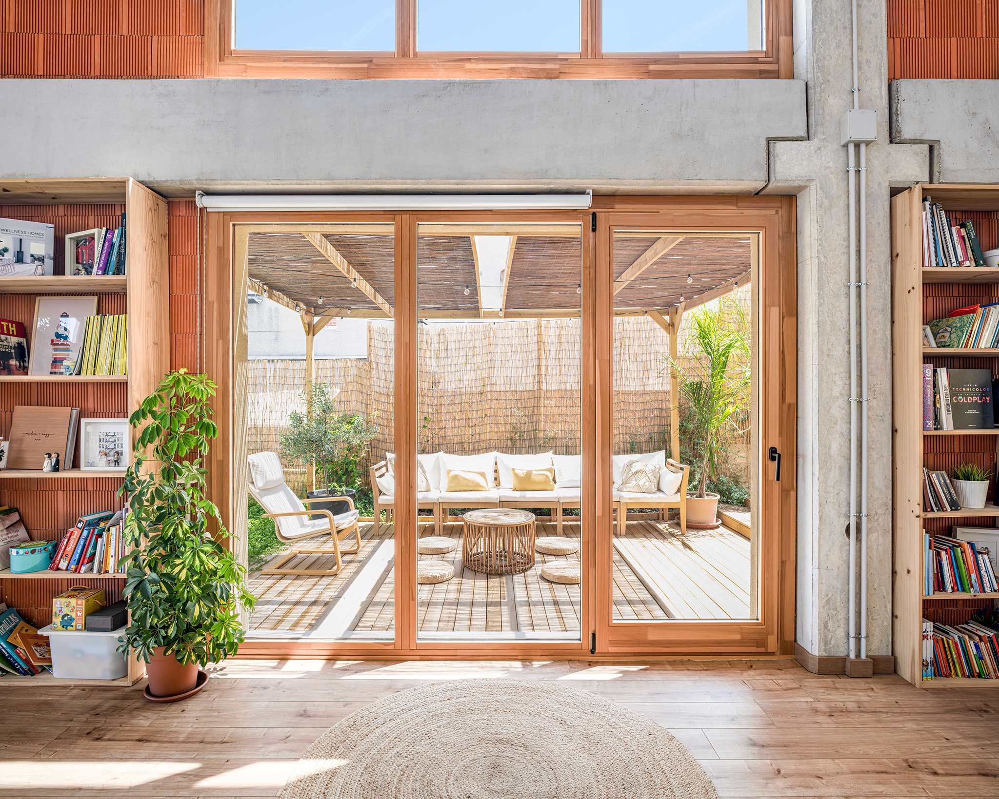 Casa Arlo por Luis Royon Barea + Andreu Arévalo Llàcer. Fotografía por Lluís Bort