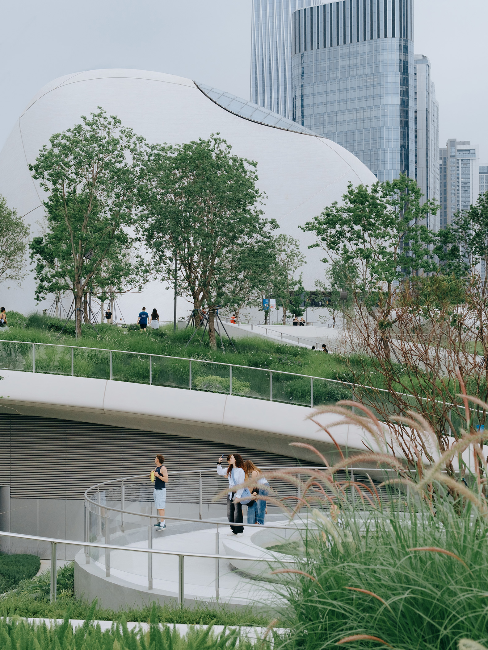 Plaza Cultural de la Bahía de Shenzhen por MAD. Fotografía por Zhu Yumeng.