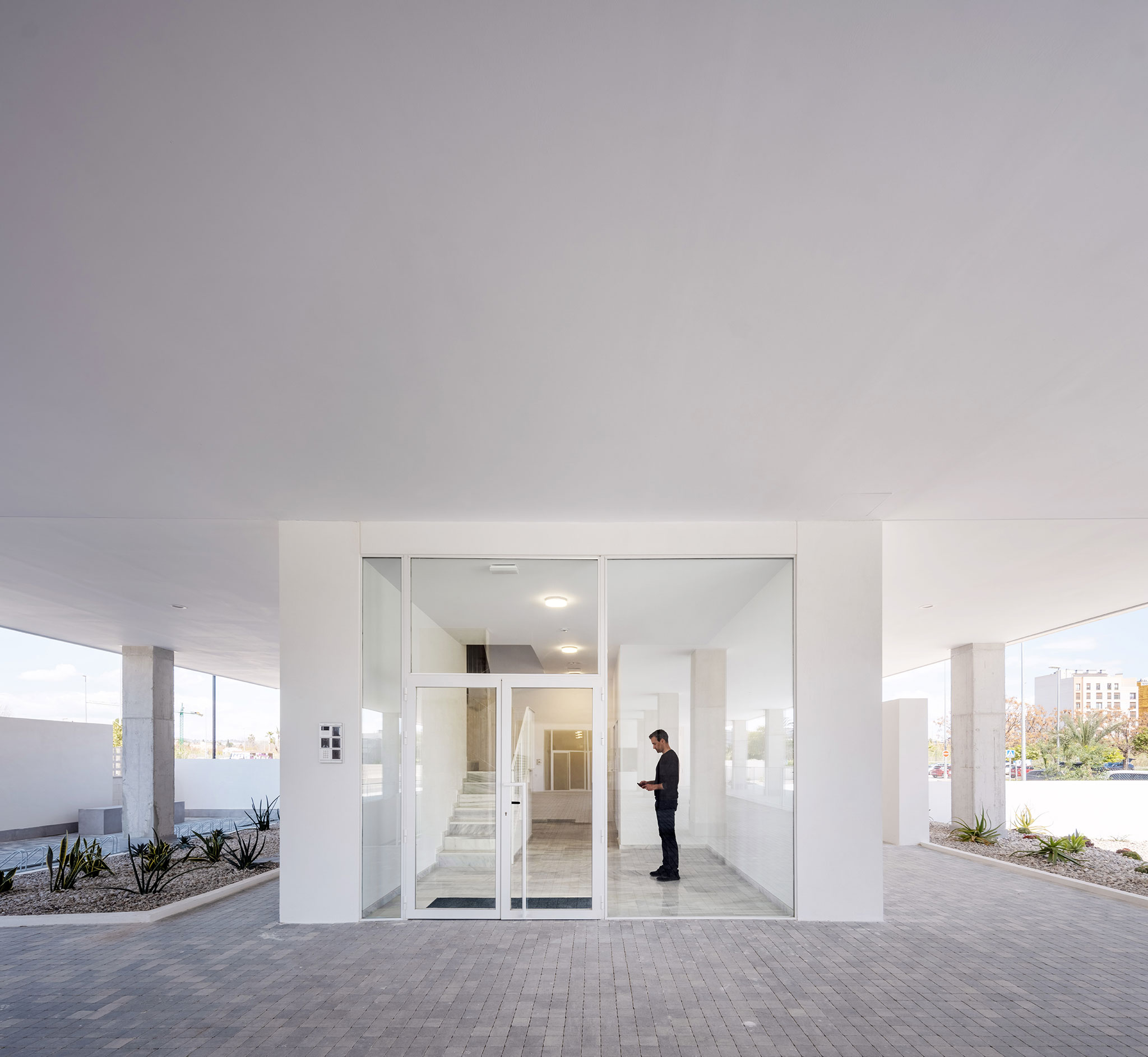138 viviendas, espacios comunes y garajes por MCEA. Fotografía por David Frutos Fotografía de Arquitectura.