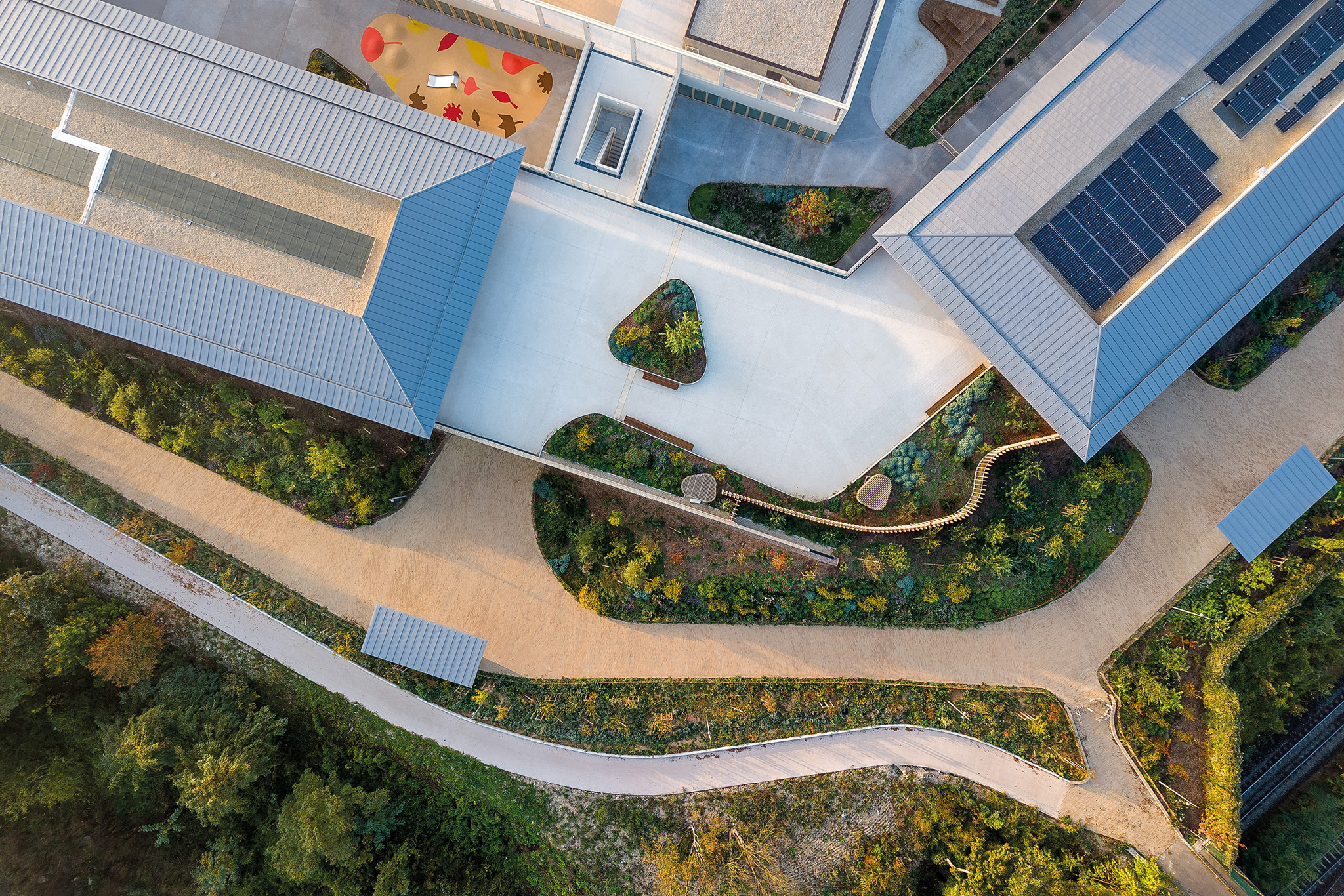 School complex Victor Hugo by Marjan Hessamfar & Joe Vérons. Photograph by Jean-François Tremege.