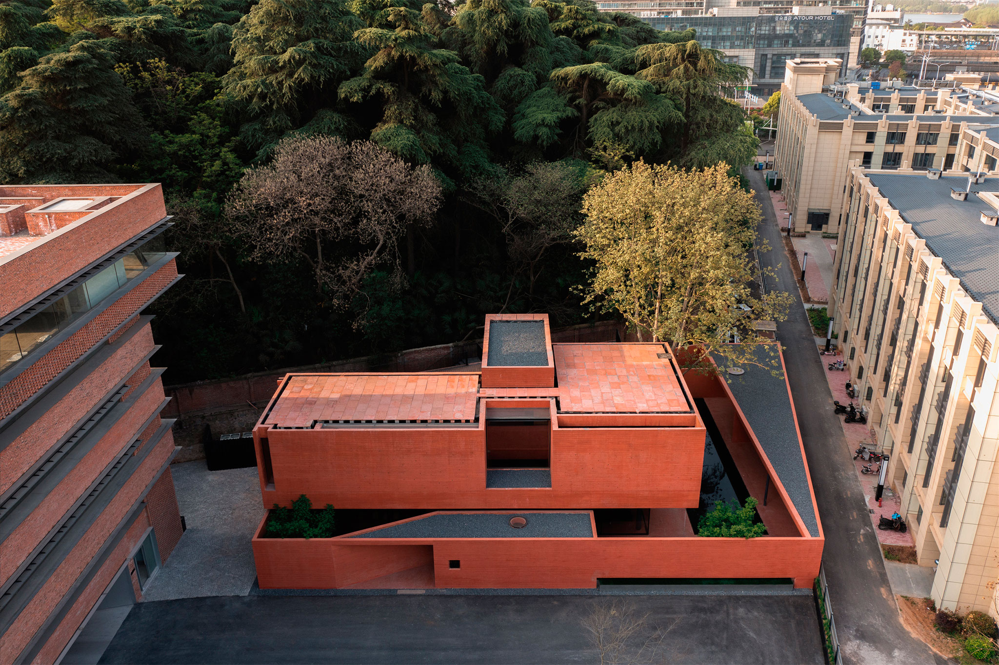 "Red Box" Exhibition Center by Mix. Photograph by Arch-Exist.