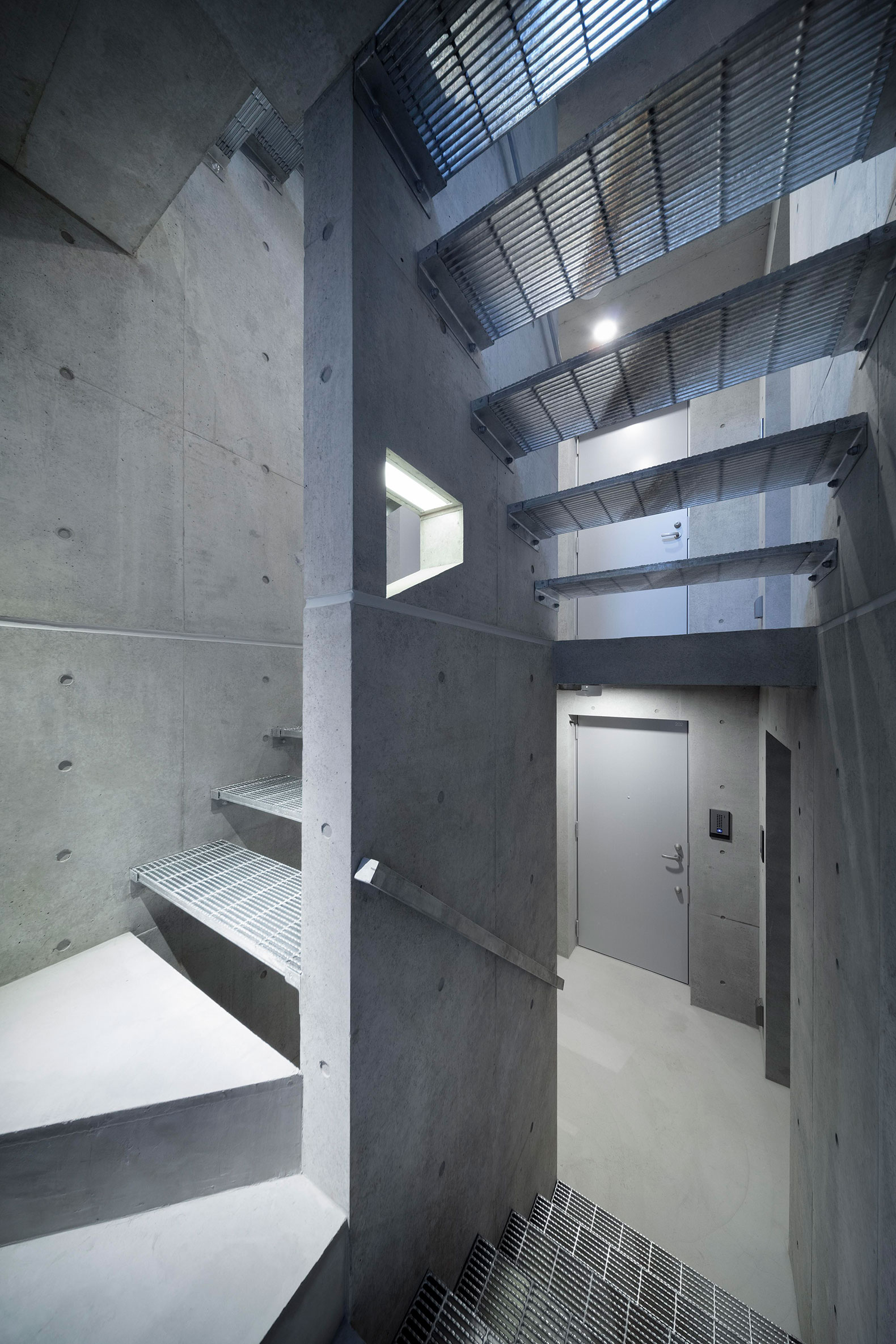 Shin-Nakano Trapezoidal by Ryuichi Sasaki Architecture. Photograph by Takumi Ota Photography.