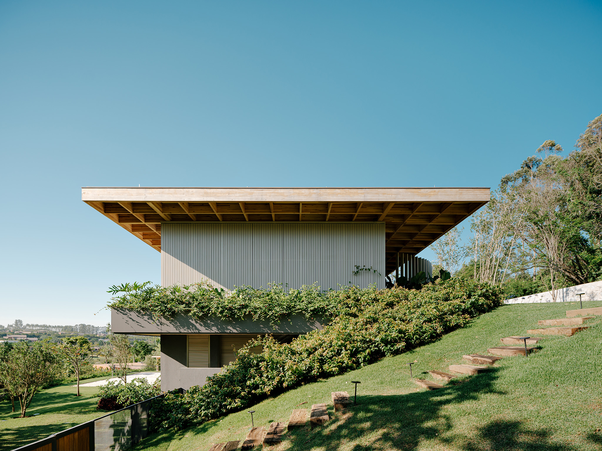 "Casa Colmeia" by Sabella Arquitetura. Photograph by Fran Parente. 