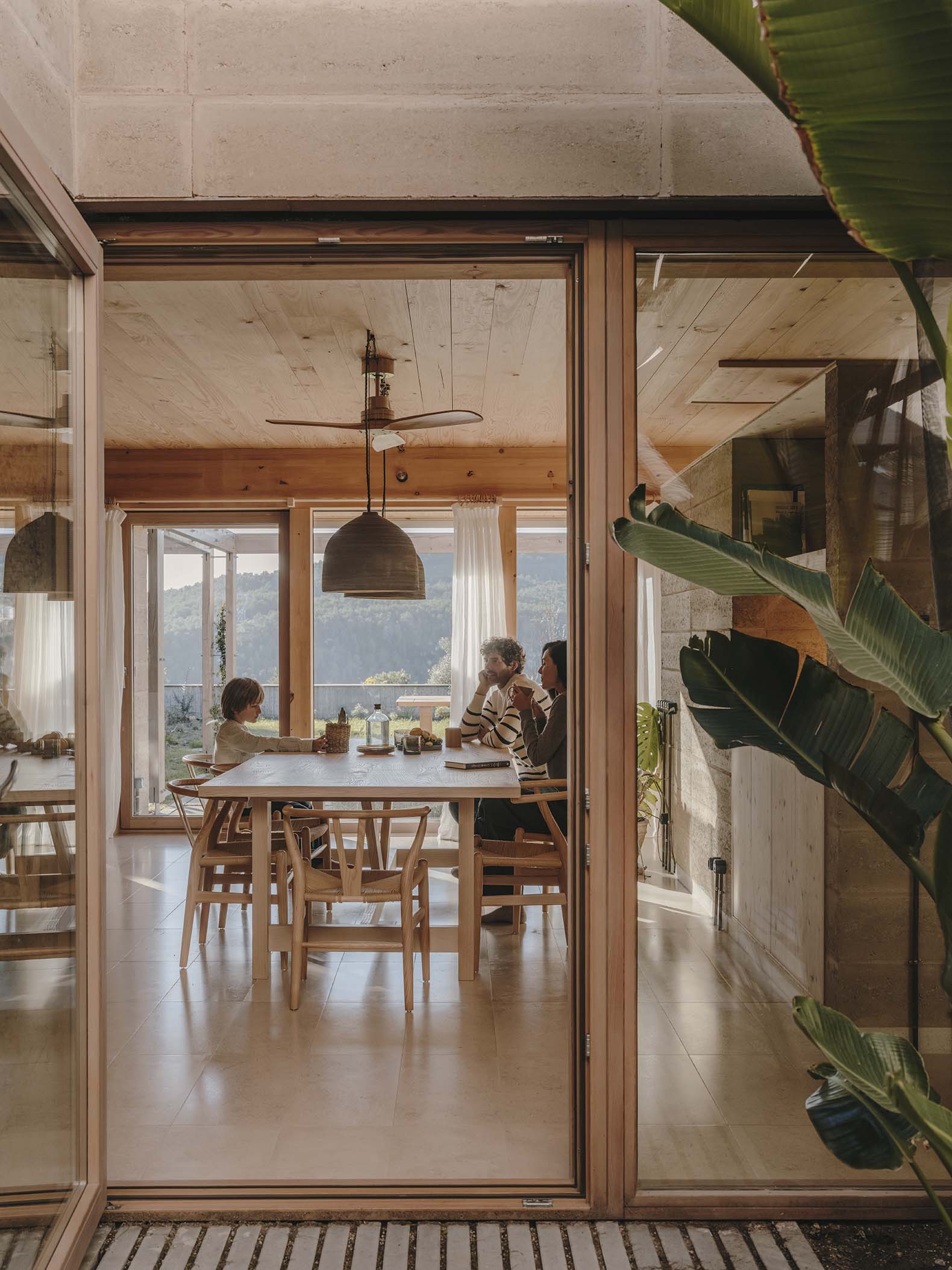 Casa Serra d’Ordal por Slow Studio. Fotografía por Salva López