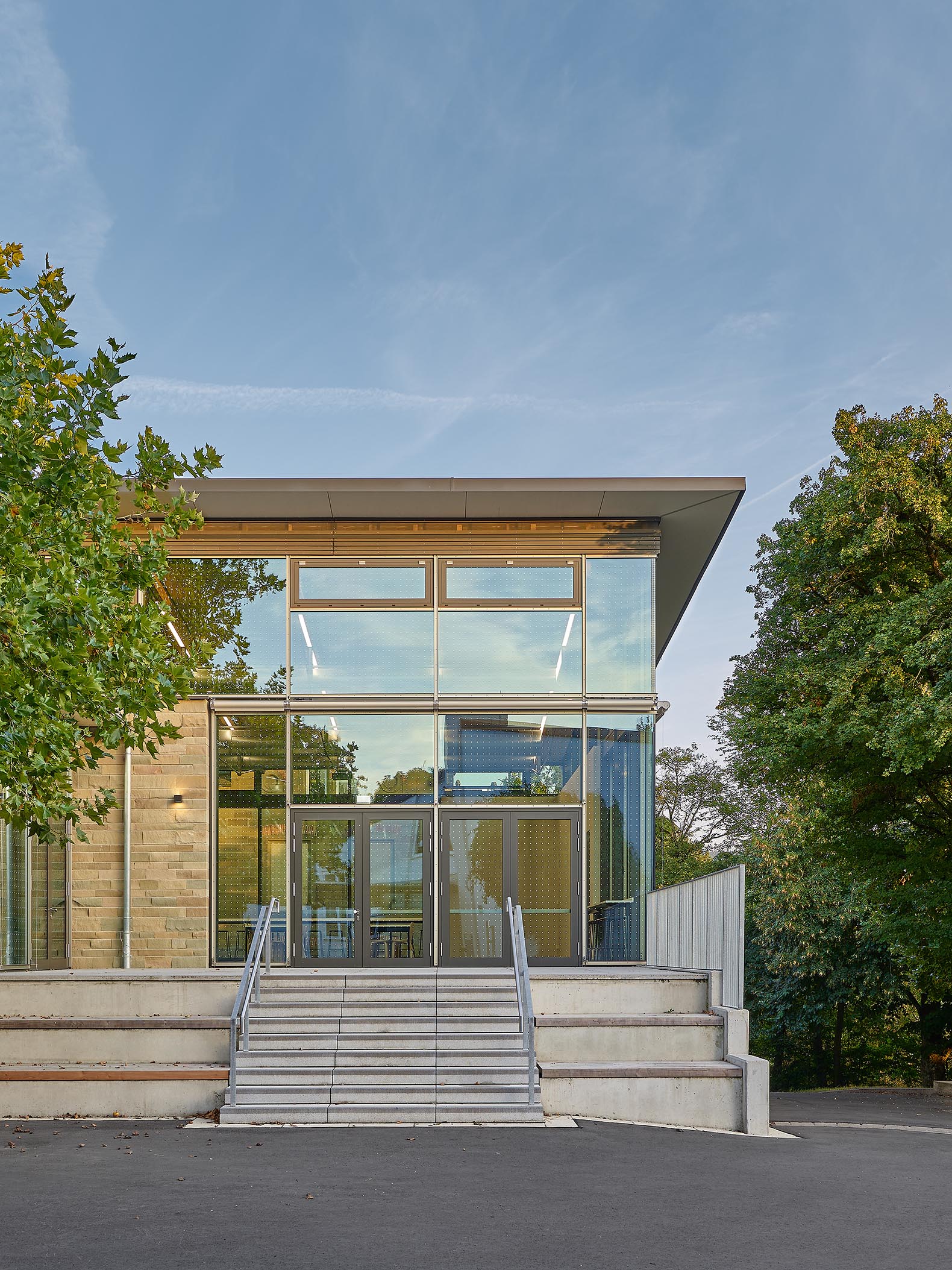 New cafeteria building in Neuenstein by Steinbach Schimmel Architekten. Photograph by Zooey Braun.