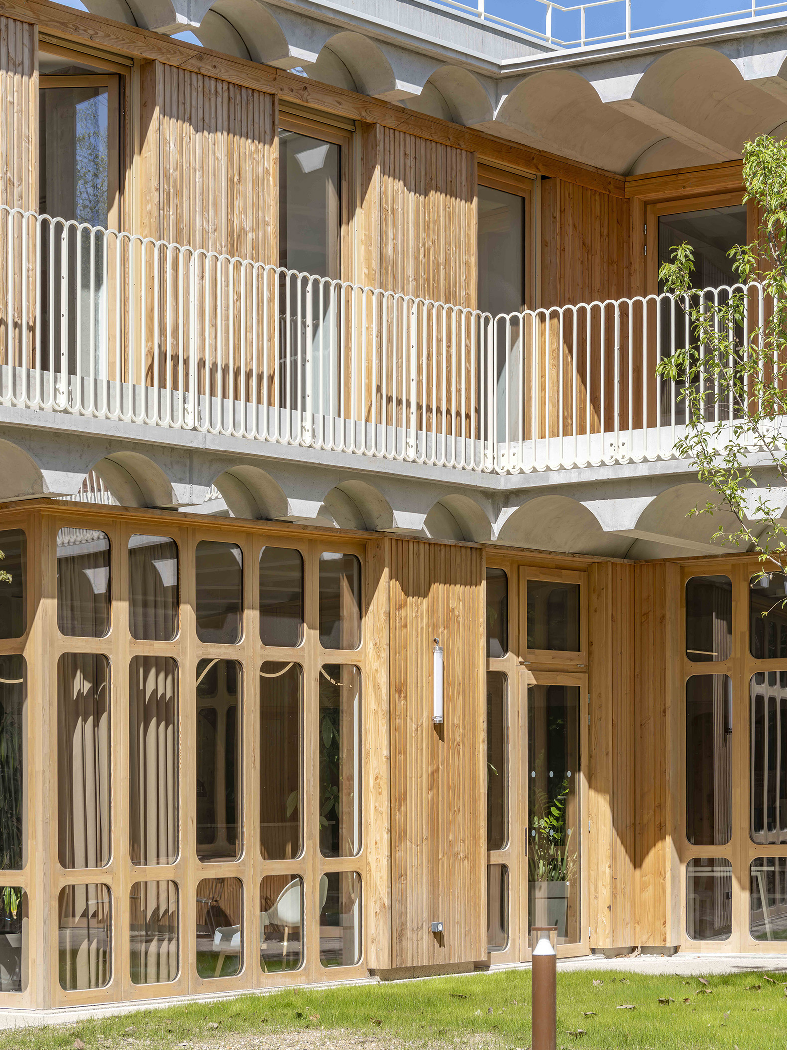 «Espace Ambroise Croizat» por TAUTEM Architecture. Fotografía por Luc Boegly.