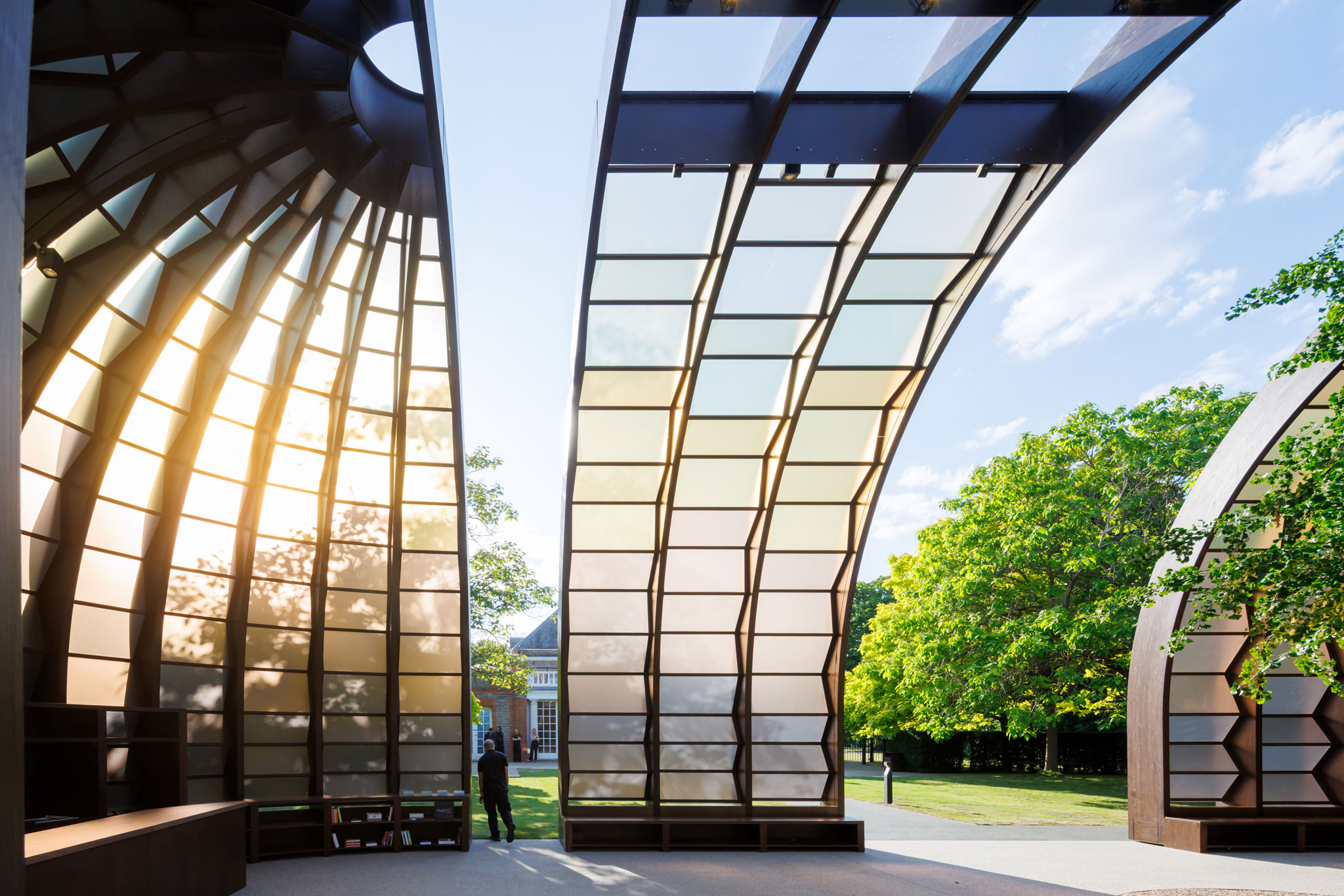 Exterior view. Serpentine Pavilion 2025. A Capsule in Time, by Marina Tabassum, Marina Tabassum Architects (MTA). Photograph by Iwan Baan. Courtesy of Serpentine.