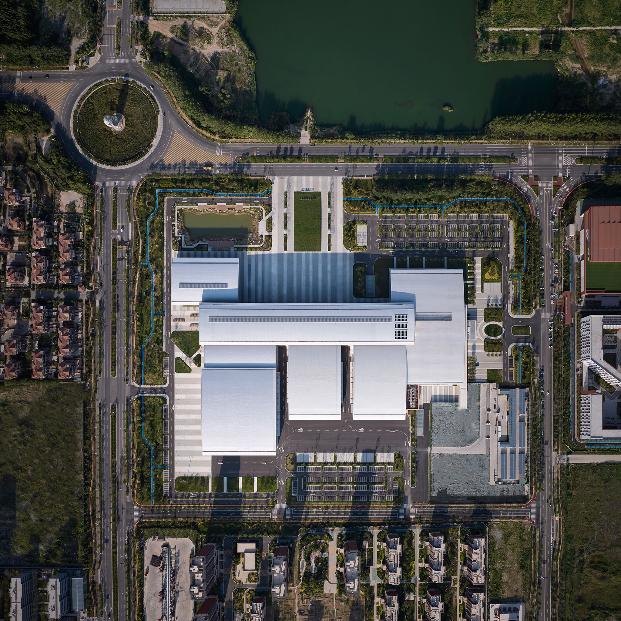 Yellow River Delta Agricultural Product Trading Service Center by UAD. Photograph by ZY Studio.