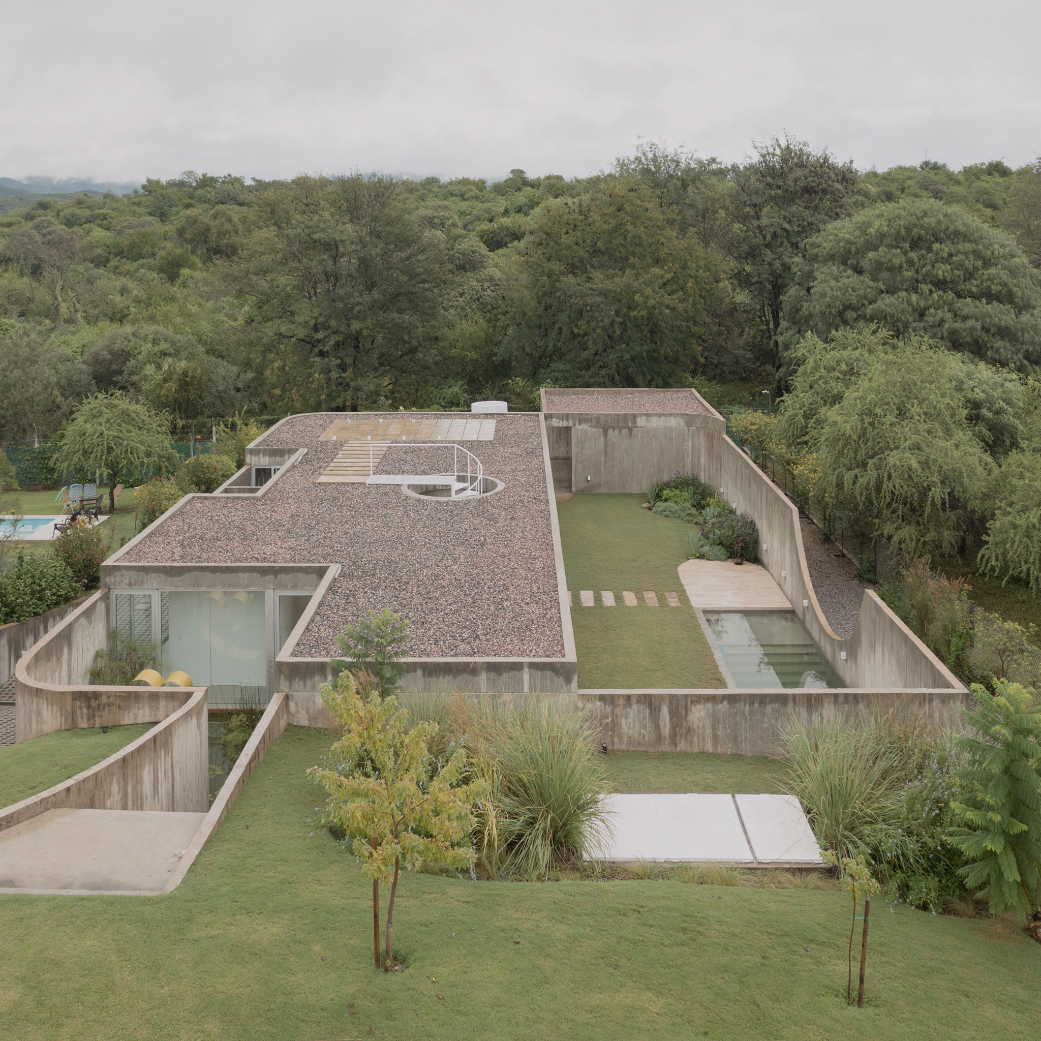 Casa Clausura by Agustín Lozada. Photograph by Federico Cairoli