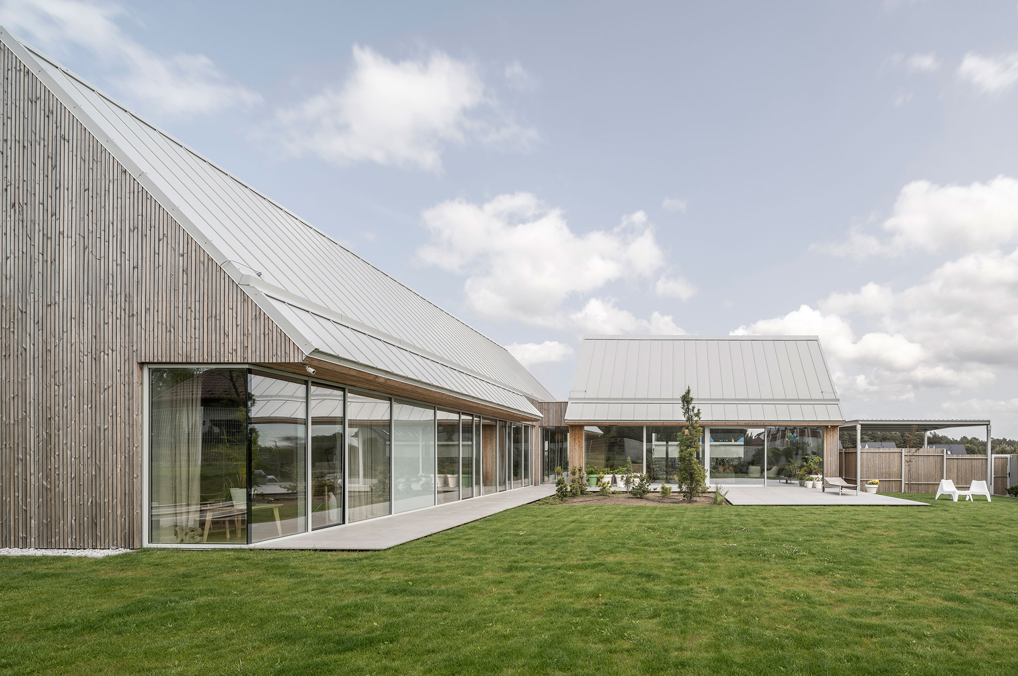 House in Jastrzębia Góra by Archmondo. Photograph by Jakub Certowicz.