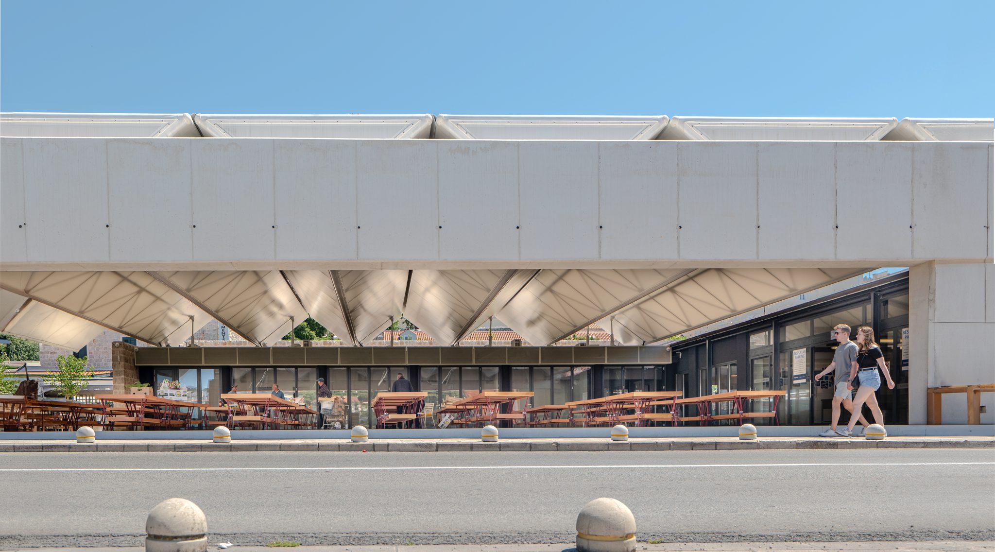 Mercado de Gruž por ARP / Peračić-Veljačić. Fotografía por Tonći Plazibat / Cropix.  Market Gruž by ARP / Peračić-Veljačić. Photograph by Tonći Plazibat / Cropix.