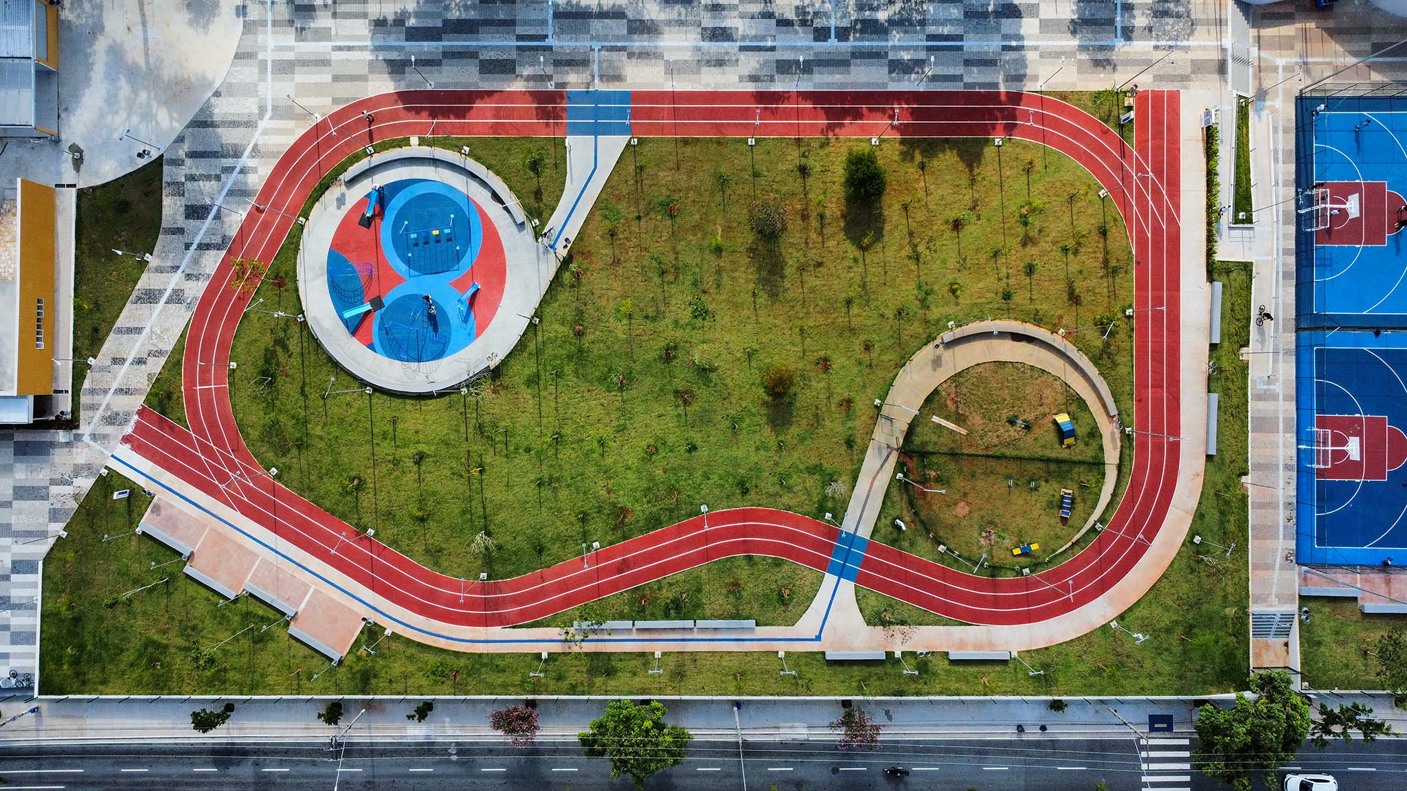 Parque Rey Pelé por Biselli Katchborian + Consoante Arquitetura e Integração. Fotografía por Studio Gui Uemura.