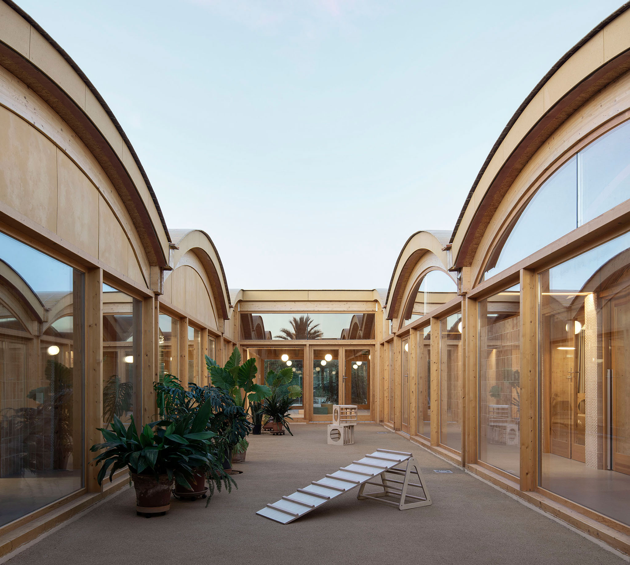 Nursery School in Muro by BOS Arquitectes. Photograph by Del Rio Bani.