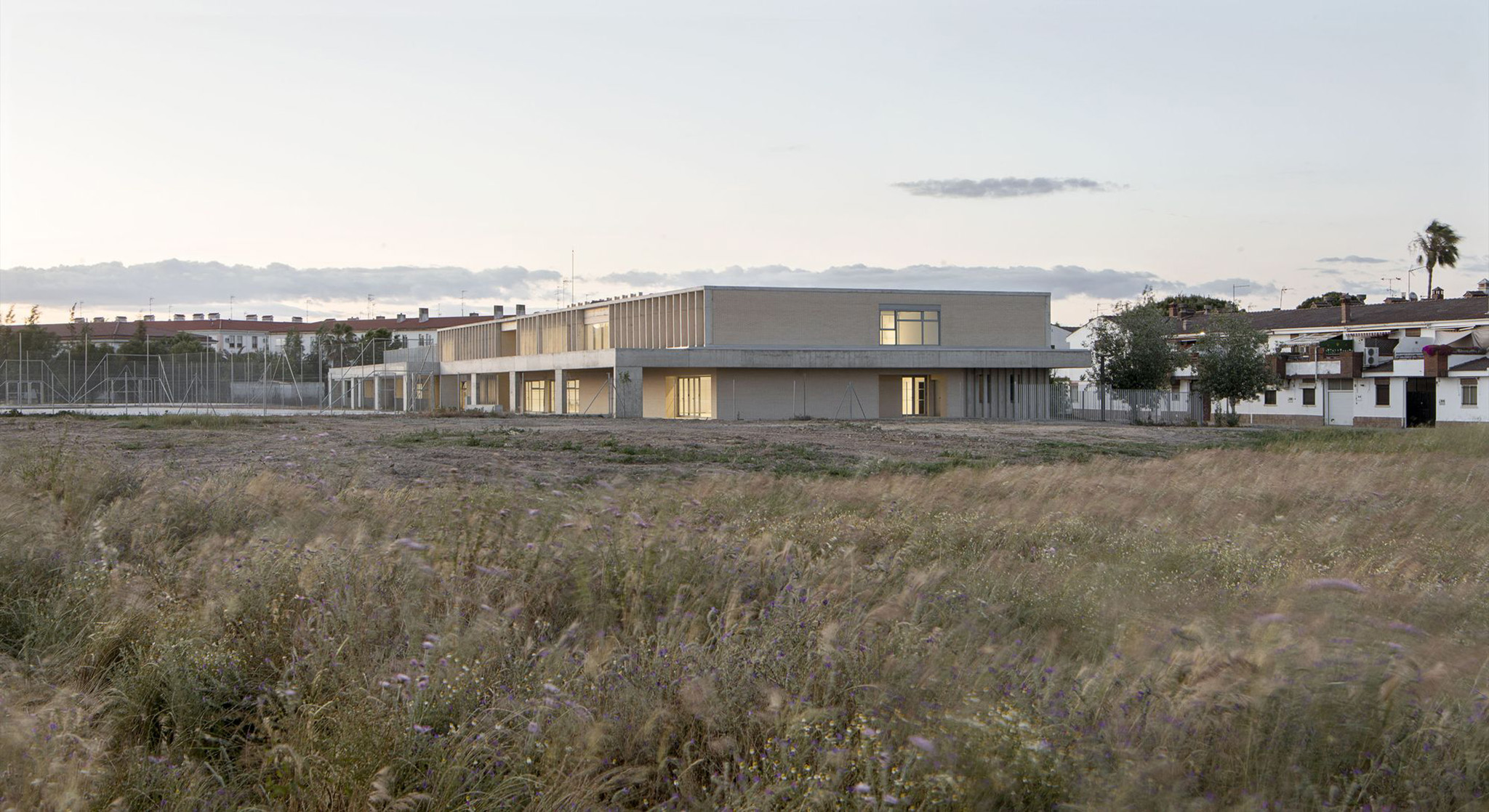 CEIP Malpartida by Tenor + Paradigma Estudio + Buró4 + Gabriel Verd Arquitectos. Photograph by Del Rio Bani