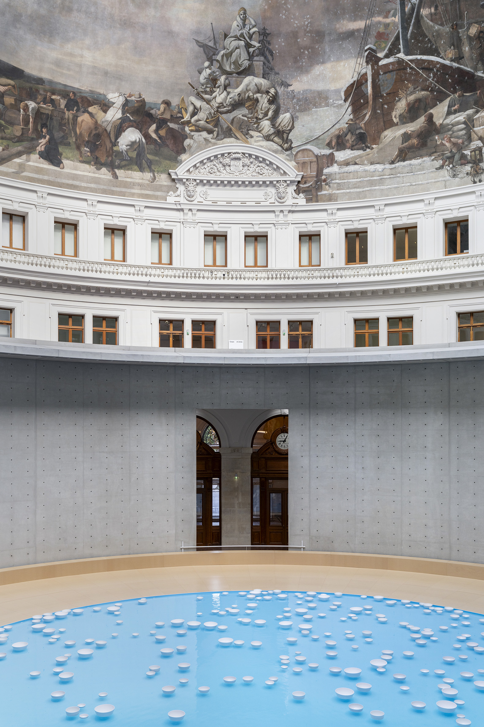 Clinamen por Céleste Boursier-Mougenot. Fotografía cortesía de Bolsa de Comercio—Colección Pinault.