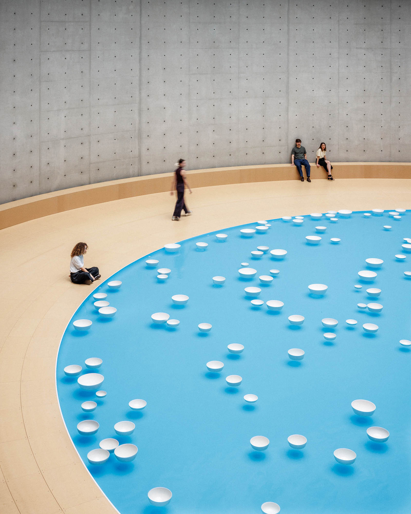 Clinamen por Céleste Boursier-Mougenot. Fotografía cortesía de Bolsa de Comercio—Colección Pinault.