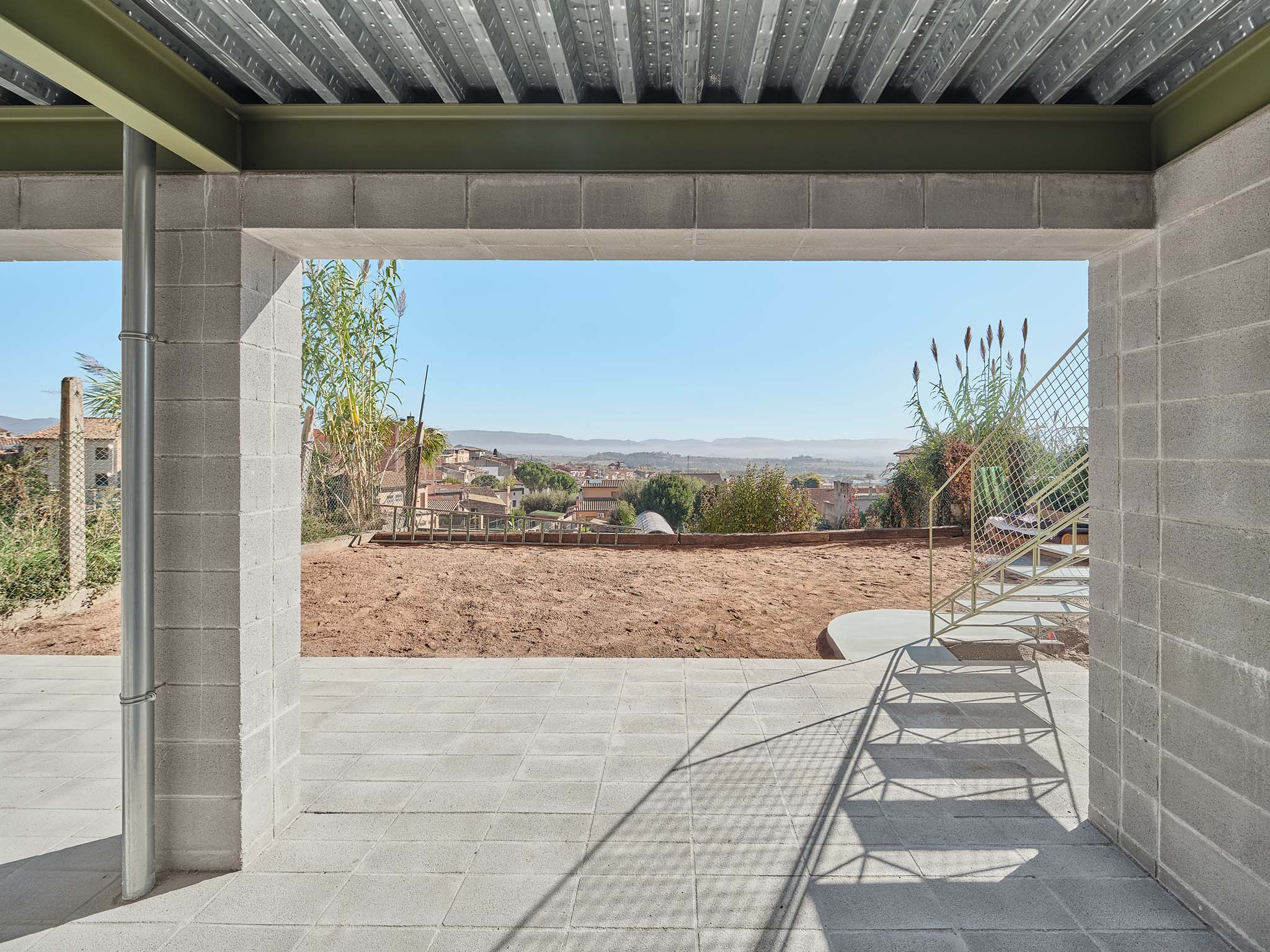 Fig Tree House by Comas-Pont arquitectes. Photograph by Adrià Goula.