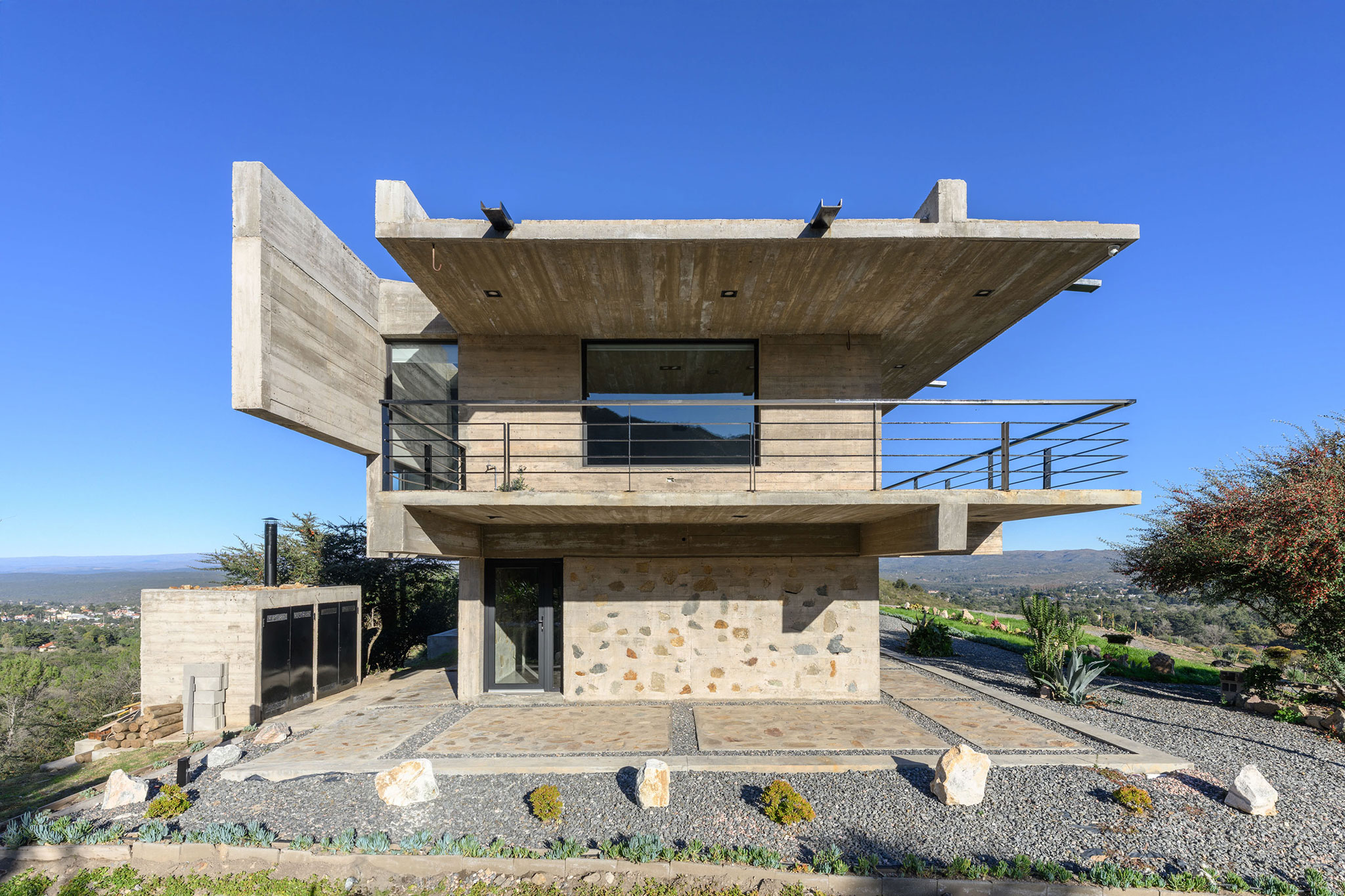 House on the Dragon by Cristián Nanzer. Photography by Gonzalo Viramonte