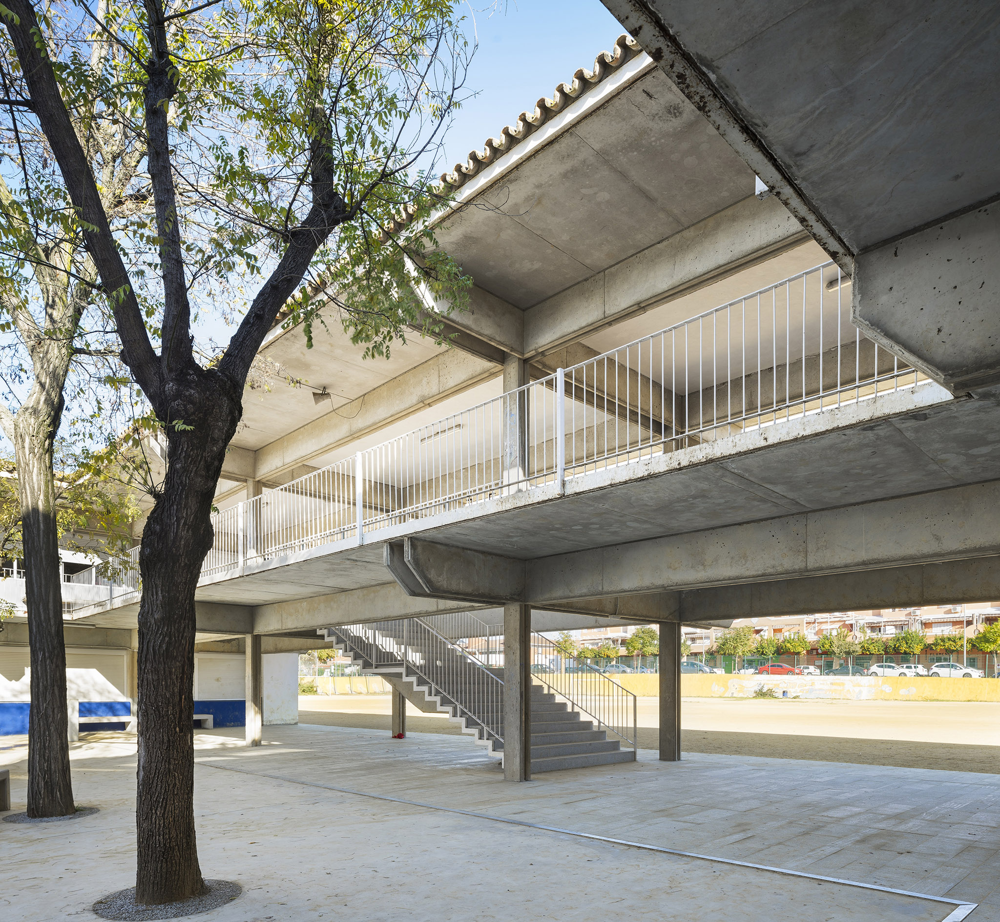 Colegio Aljarafe por Fernando Higueras y Antonio Miró. Fotografía por Juanca Lagares.